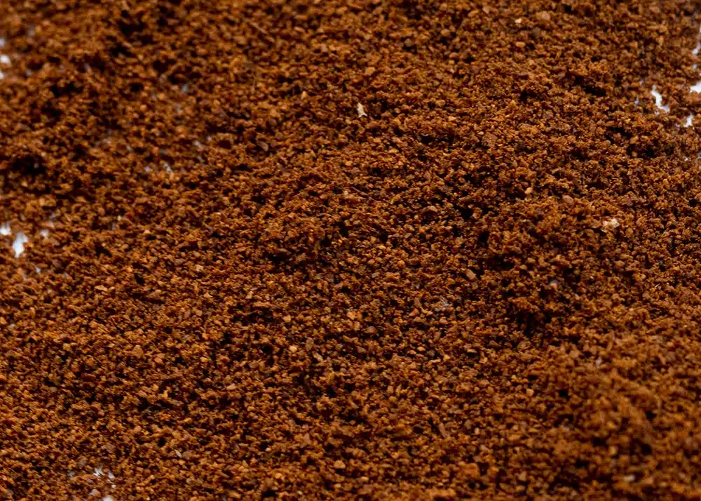 Frisch gerösteter Kaffee kann für das Wasser schwer zu durchdringen sein.